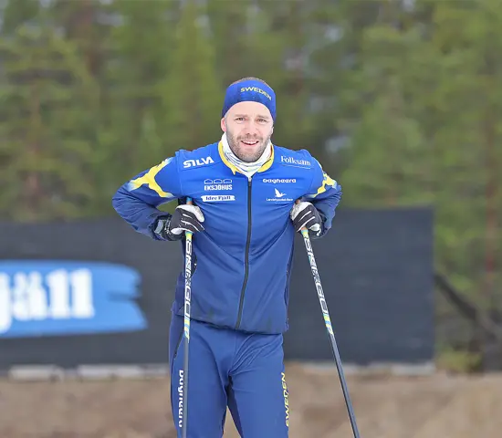 Joel Kärrman är ny förbundskapten för skidorienteringslandslaget. Den gångna veckan har Joel drillat åkarna på Idre Fjälls utlagda snö.