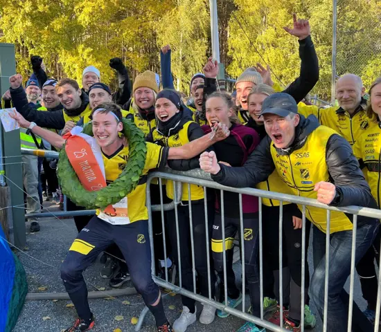 Stort jubel för Emil Svensk och lagkompisarna