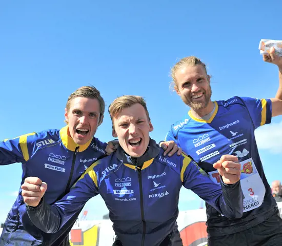 Segerjubel från Martin Regborn, Emil Svensk och Gustav Bergman. 